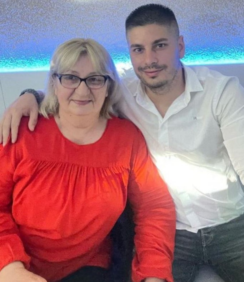 Nikola Krsmanović sa majkom