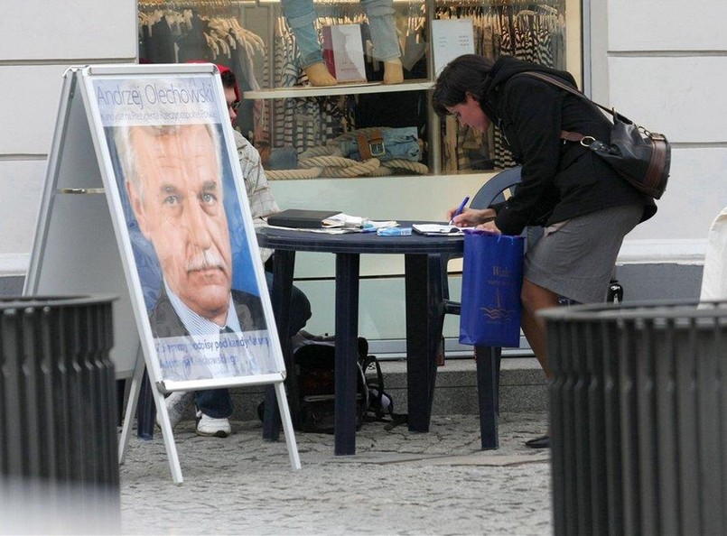 Komu podpisała posłanka Mucha?