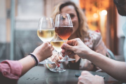 Alkohol okozta elbutulás: mennyi sör, bor és tömény férhet még bele?