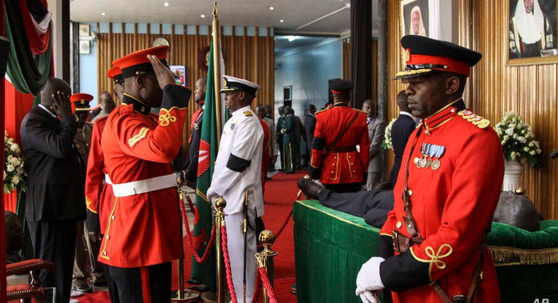 Kenyans viewing body of the late retired president Daniel Moi