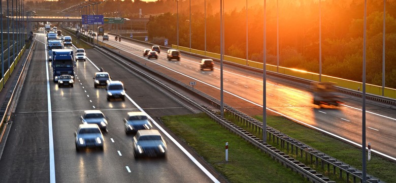 NIK nowym raportem miażdży polskie drogi. "Za mało stacji benzynowych i parkingów, a to niebezpieczne"