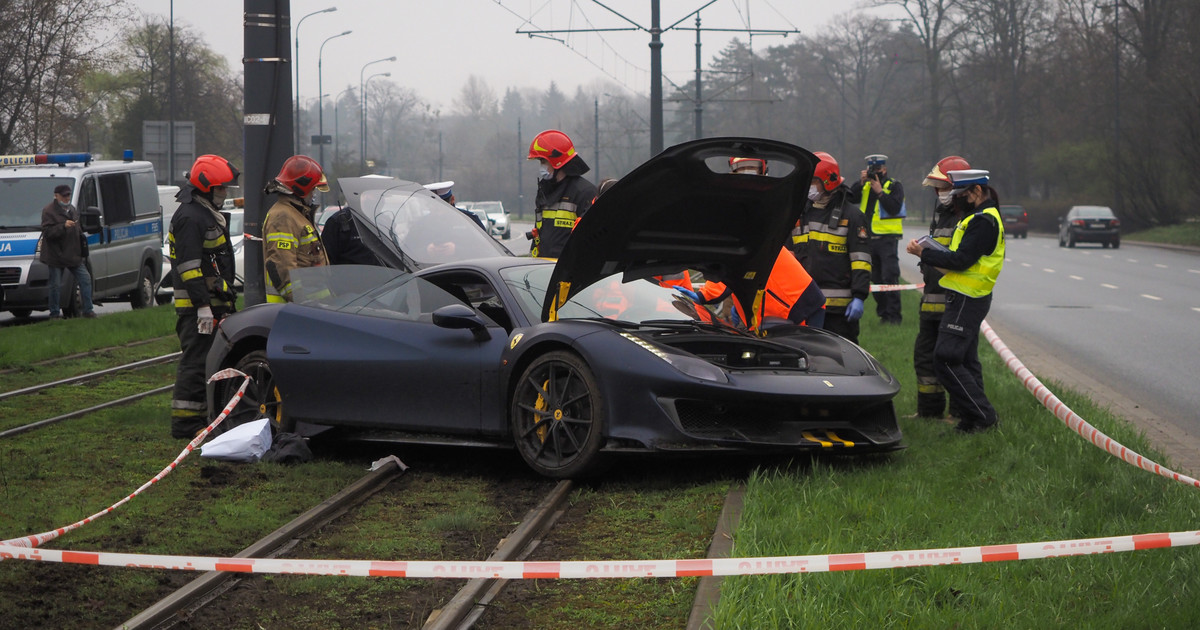 Wypadek Ferrari Na Al Mickiewicza W Łodzi