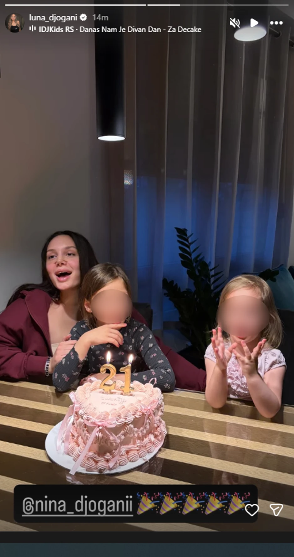 Emotivno: Nina Đogani slavi rođendan, Mia i Lana se ne odvajaju od tetke