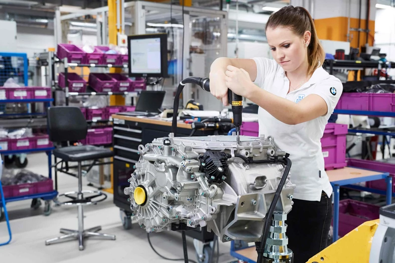 Auta elektryczne mają mniej podzespołów od aut z napędem spalinowym. Najbardziej ucierpią poddostawcy koncernów motoryzacyjnych