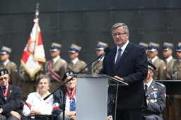 Prezydent Komorowski dziękuje powstańcom za "walkę o przyszłość Polski i świata"