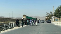 Afganistan: Co najmniej 5 osób zginęło na lotnisku w Kabulu, usiłując dostać się na pokłady samolotów