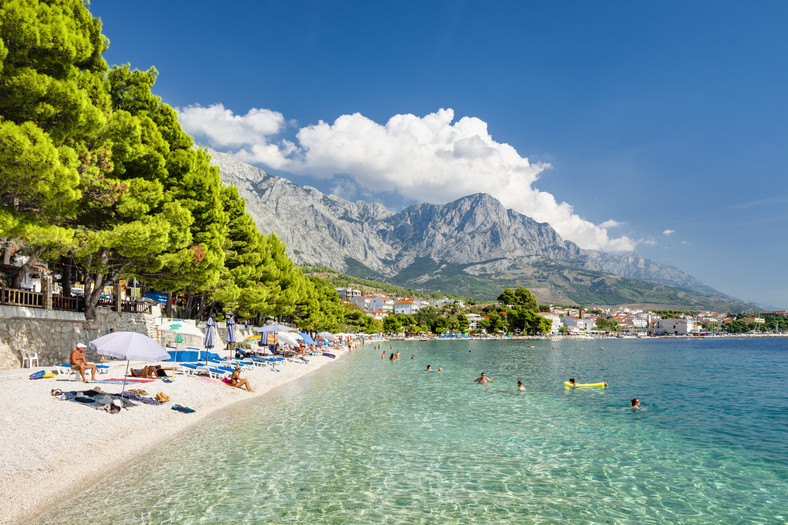 Chorwacja: Split to bardzo popularne turystyczne miasto, które oferuje jedną z najpiękniejszych plaż w Chorwacji