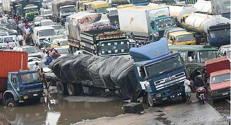 A bad road along Tin-can Island