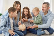 Zmiany w wypłatach 800 plus w marcu 2026. ZUS przesuwa terminy