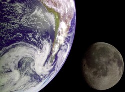 Kamień z kosmosu podziurawił dach. Zrobili na tym niezły interes