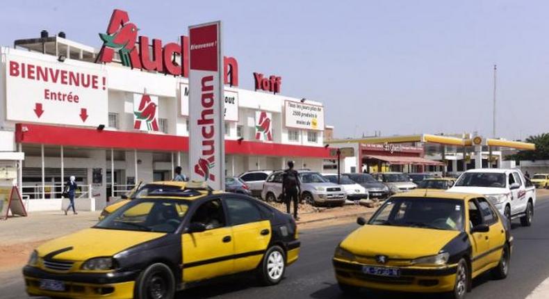 Devanture d'un magasin Auchan à Yoff - Dakar