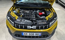 Tak Dacia ratuje silnik spalinowy. Jedno tankowanie i masz 1590 km zasięgu