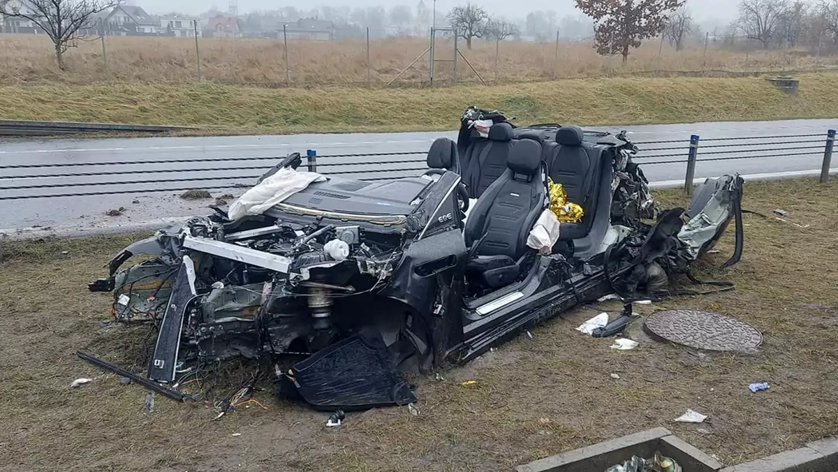 Wypadek elektrycznego Mercedesa na S8