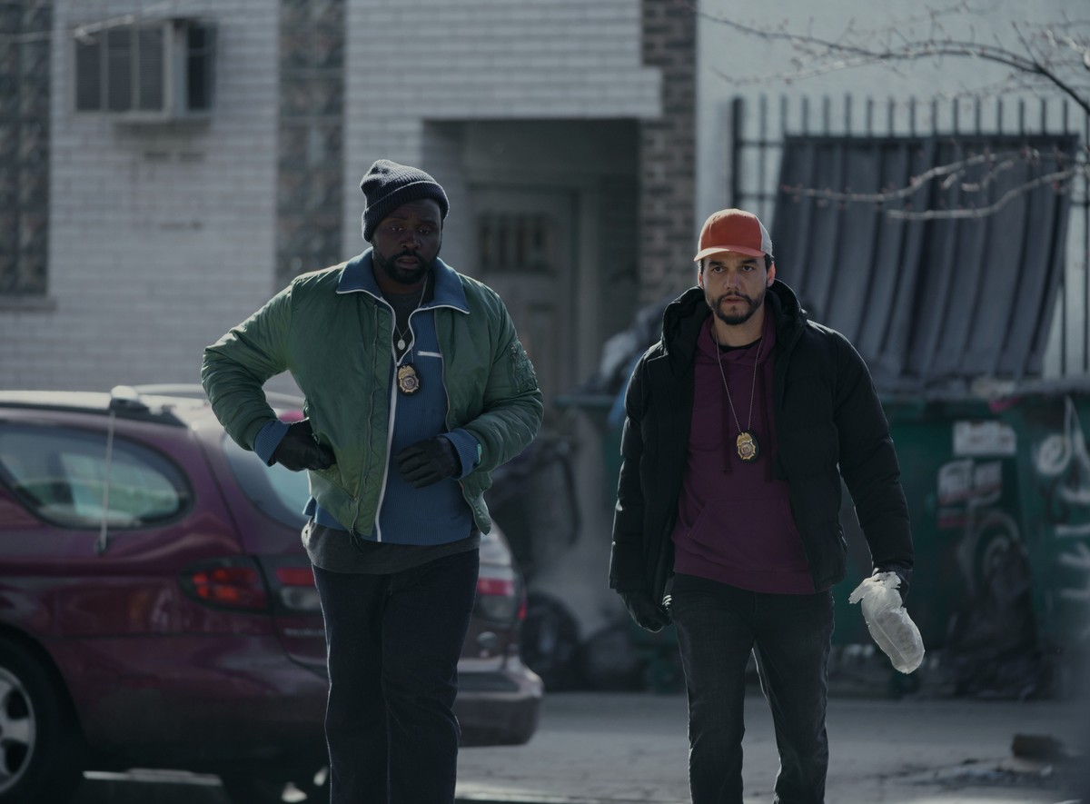 Brian Tyree Henry i Wagner Moura w pierwszym odcinku serialu "Złodziej dragów"