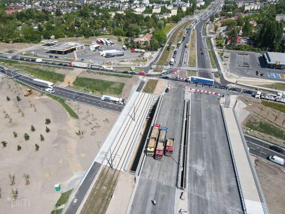 Na wiaduktach nad ul. Lechicką przeprowadzono próby obciążeniowe fot. PIM