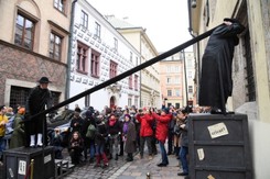Bracia Janiccy po raz 28. wystąpili jako 'żywe pomniki' na Kanoniczej. Zobacz Dwóch Chasydów ku pamięci Tadeusza Kantora
