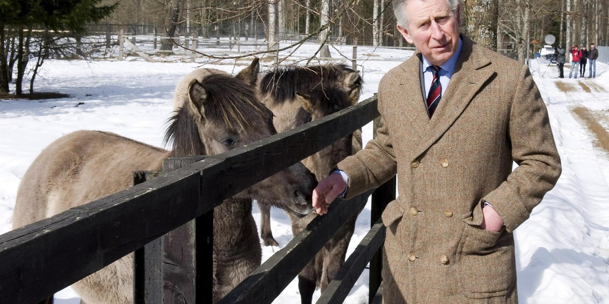 Karol III czterokrotnie odwiedzał Polskę. To zdjęcie powstało w Bialowieży. 