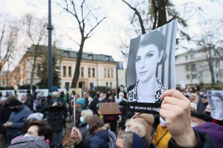 'Ani jednej więcej'. Protest w Warszawie pod Trybunałem Konstytucyjnym