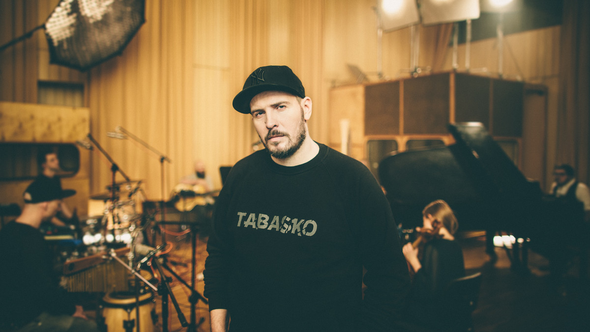 "MTV Unplugged", znany format MTV na świecie rozsławiony przede wszystkim przez Nirvaną, powraca w Polsce po siedmiu latach przerwy. Pierwszym artystą, który w nim wystąpi będzie O.S.T.R., którego album "Życie po śmierci" był najczęściej kupowaną płytą w Polsce w 2016 roku.