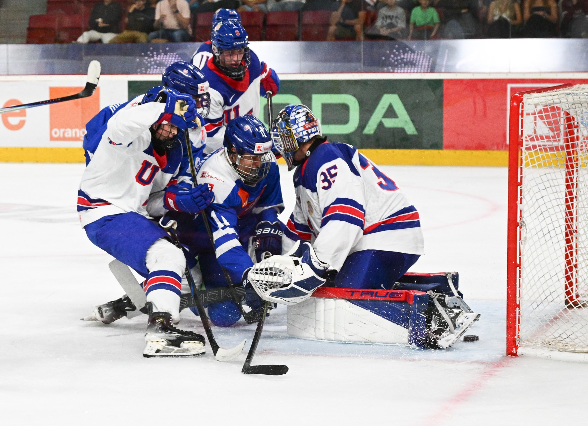 Sprava Brady Knowling (USA), Lucian Bernát (Slovensko), Nathan Bienstock (USA), Ivan Matta (Slovensko) a Will McLaughlin (USA) . 