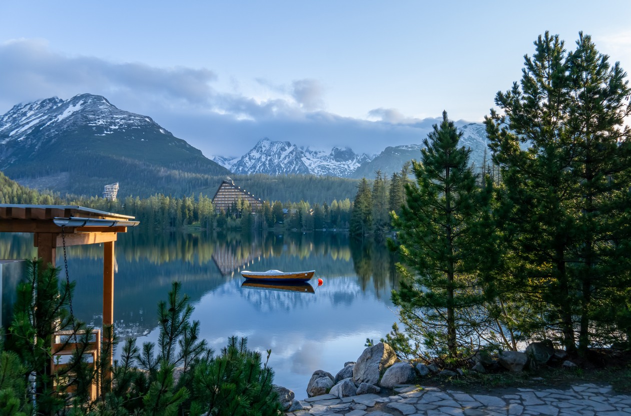 Slovenské hory zažívajú nápor českých turistov.