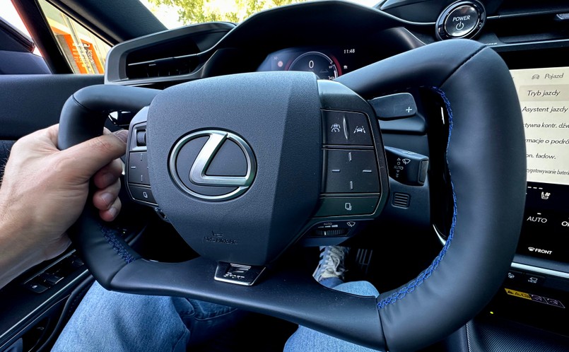 Nowy Lexus RZ 550e F SPORT