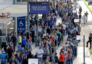 Gužve i redovi na aerodromu Hartsfild-Džekson u Atlanti 23. marta nakon raspoređivanja agenata ICE-a