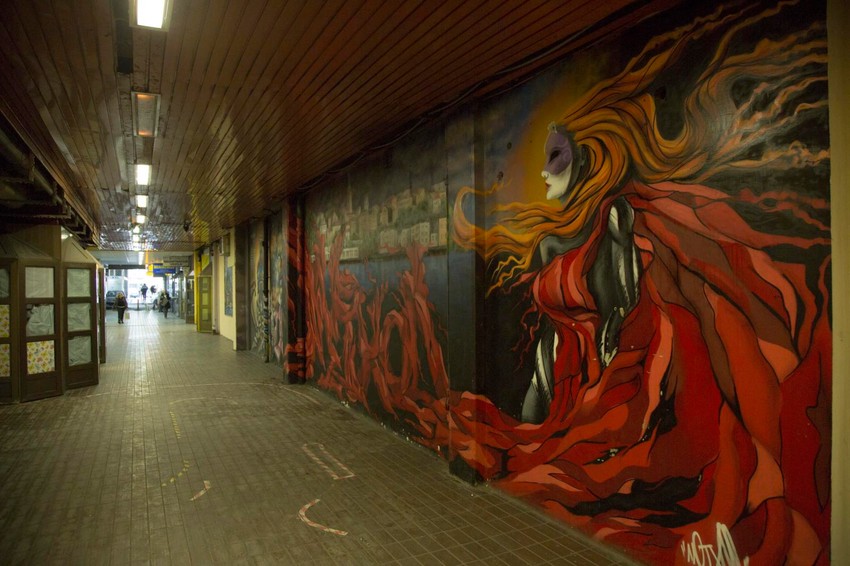 Murali u hodniku i ispred ulaza