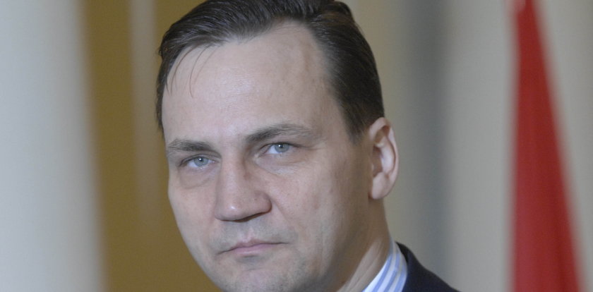 Sikorski wyciąga fotografa na piwo?