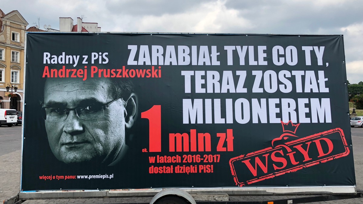 W jaki sposób można zarabiać gigantyczne pieniądze? Wystarczy zostać zwolnionym i przez kilka miesięcy otrzymywać wynagrodzenie z tytułu zakazu konkurencji. Z takich zapisów korzystają m.in. Andrzej Pruszkowski (PiS) oraz Mariusz Grad (PO). Pierwszy do tej pory otrzymał ponad 145 tys. zł, drugi stanie się bogatszy o prawie 90 tys. zł.