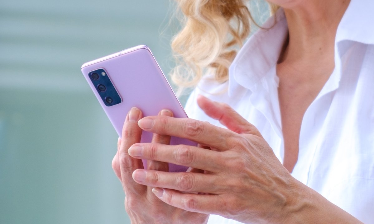 Dlaczego zapisujemy wszystko w telefonie? Psycholodzy tłumaczą popularny nawyk