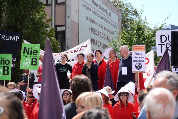Ale wizyta amerykańskiego prezydenta spotkała się też z krytyką.