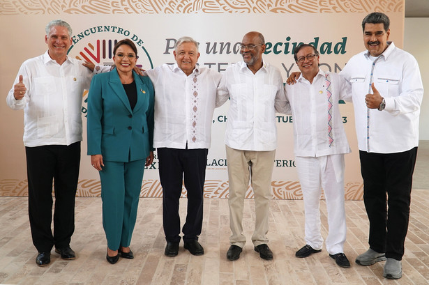 Prezydent Kuby Miguel Diaz-Canel, prezydent Hondurasu Xiomara Castro, prezydent Meksyku Andres Manuel Lopez Obrador, premier Haiti Ariel Henry, prezydent Kolumbii Gustavo Petro i prezydent Wenezueli Nicolas Maduro podczas spotkania w Palenque