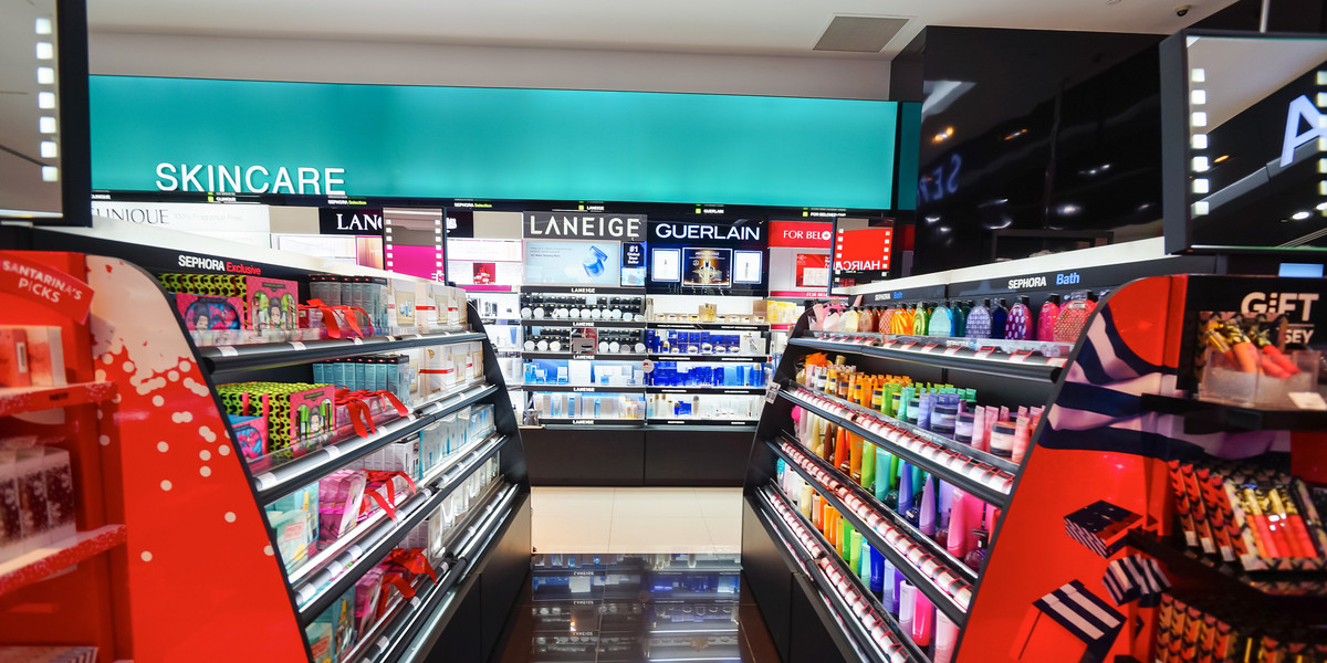 Na mocy unijnych zakazów ze sklepowych półek zaczną znikać produkty zawierające mikrodrobiny plastiku, w tym kosmetyki i środki czyszczące.