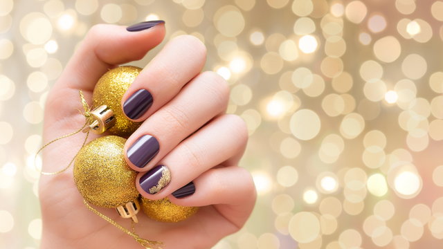 15 pomysłów na świąteczny manicure. Bez kiczu i bez nudy