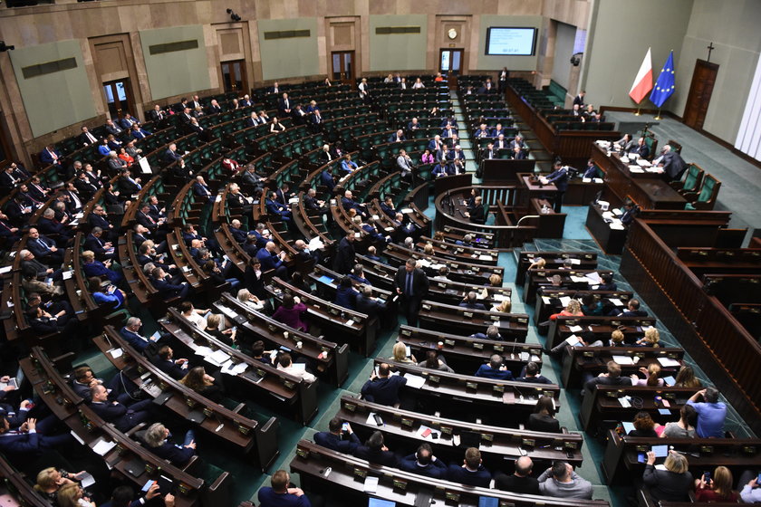 Ustawa represyjna w Sejmie. Awantura o sądy i tzw. "ustawę kagańcową"