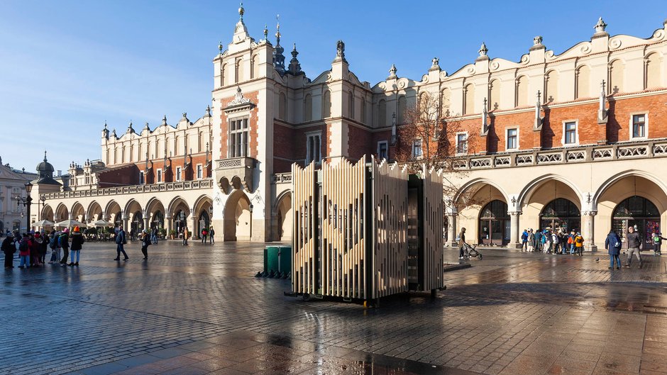 Nowe stoiska kwiaciarek w Krakowie. To minimalistyczne konstrukcje