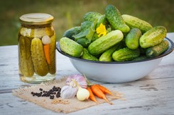 Jak zrobić dobre ogórki kiszone? Oto najlepsze przepisy na kiszone ogórki. Będą mieć niepowtarzalny smak