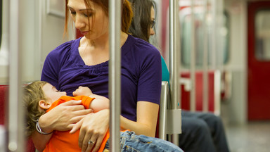 Dlaczego karmienie piersią dziecka starszego niż niemowlę wzbudza w ludziach niechęć i agresję?