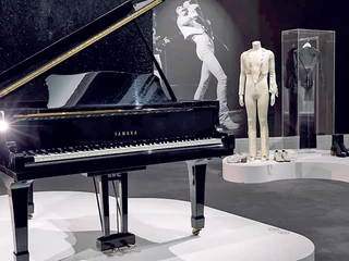 1,7 mln GBP – Yamaha Grand, Pianofortepian Freddiego Mercury’ego, będący świadkiem komponowania największych hitów zespołu Queen.