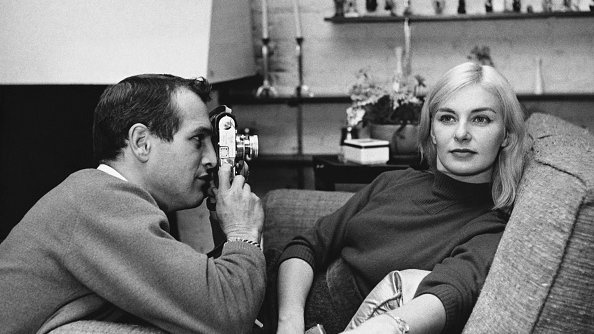 Joanne Woodward i Paul Newman w swoim apartamencie w Greenwich Village w Nowym JorkuYork, około 1961 r.