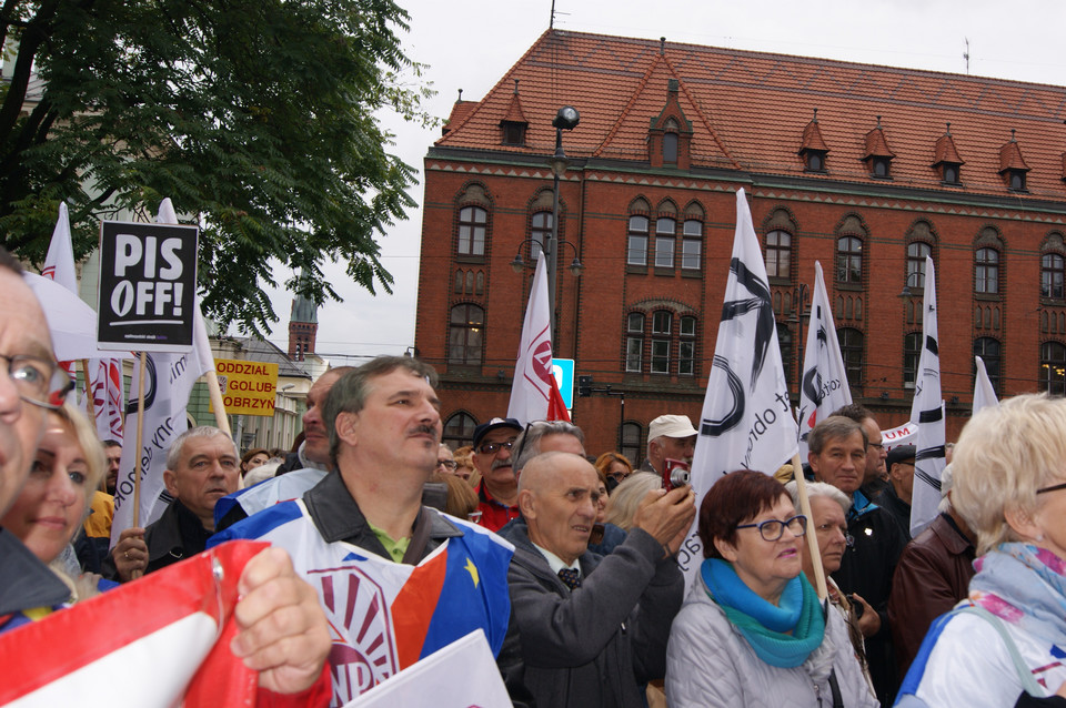 Bydgoszcz: protest nauczycieli przeciw reformie edukacji