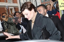 Zatrudnela sa bogatašem, on je terao da ABORTIRA pa jedva priznao SINA! Gonila ga po sudu, sad idu JEDNI DRUGIMA U GOSTE, ona sa njegovom ženom kao sestra - od najturbulentnije veze do porodične harmonije