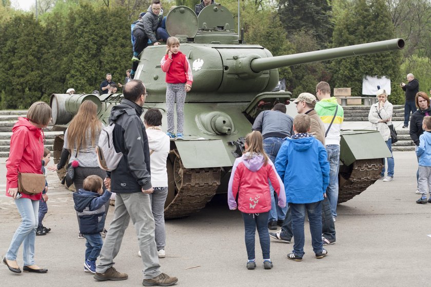 Sosnowiec. Piknik militarny z okazji 72. rocznicy zakończenia II wojny światowej