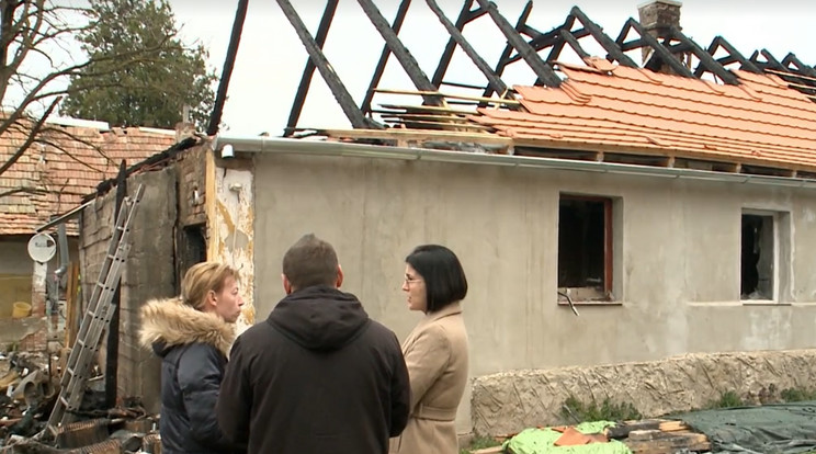 A háromgyermekes család nemrég kezdte el felújítani az otthonukat, mindenük odalett / Fotó: TV2 Tények