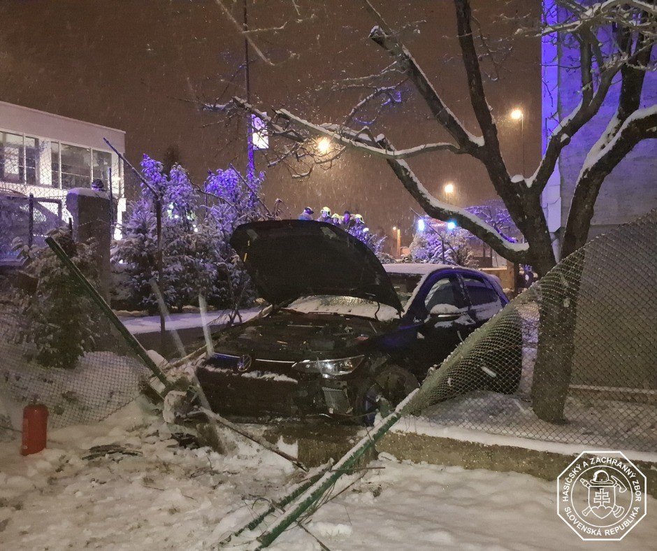 HaZZ zasahoval pri dopravnej nehode v bratislavskej Rači.