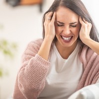 1 hete féloldalas fejfájásom van, mi okozza? Az orvos válaszol