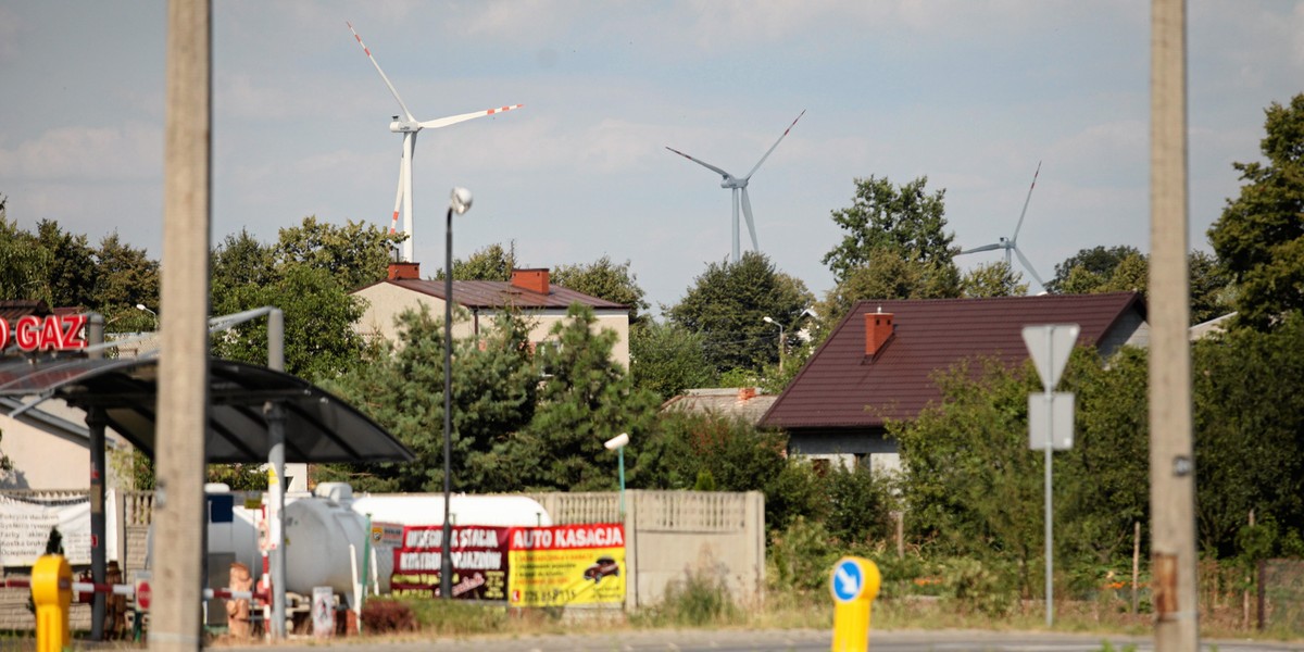 Jeśli przepisy wejdą w życie, gminy będą mogły zezwalać na lokalizację wiatraków bliżej domów niż dotychczas