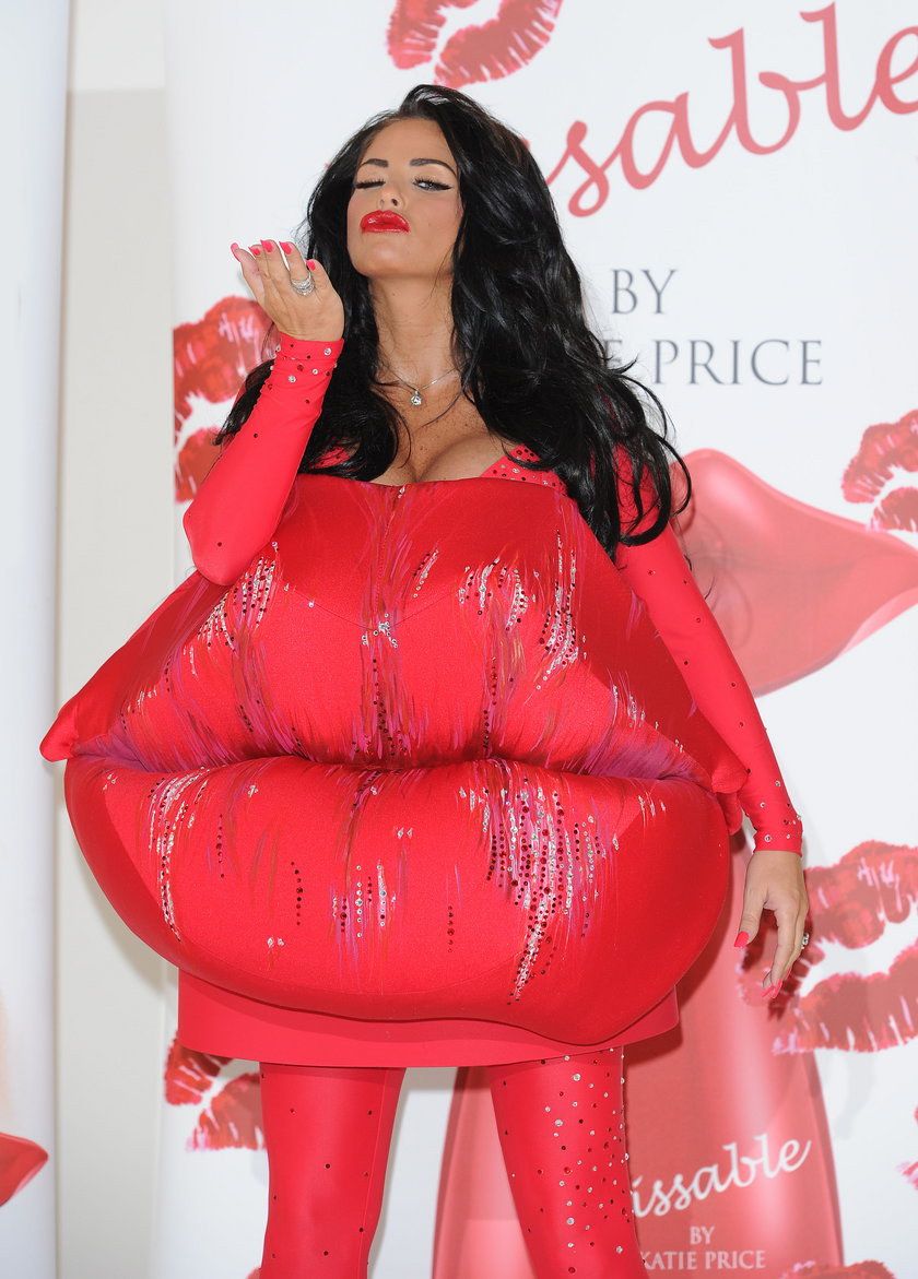 Katie Price na promocji perfum "Kissable"