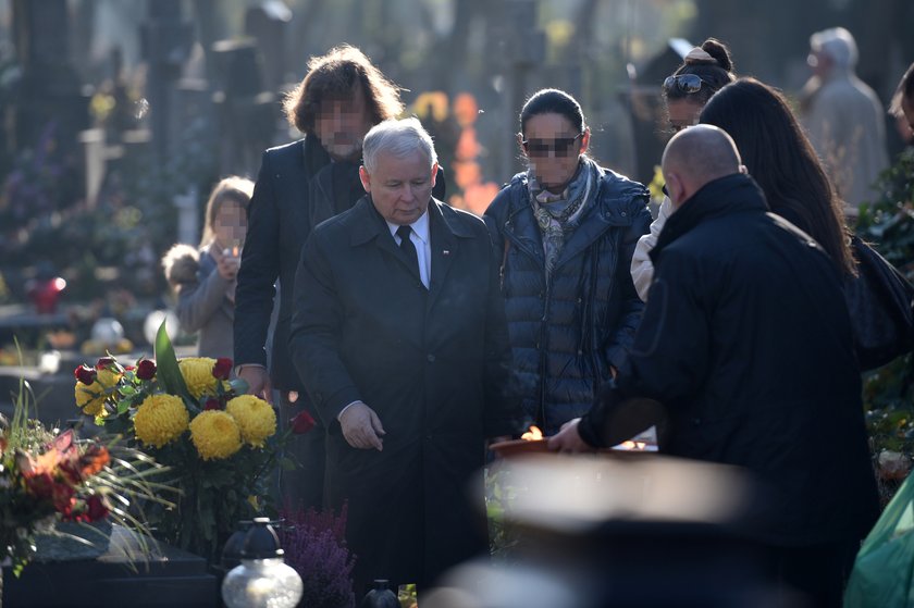 Kaczyński z Martą na Powązkach